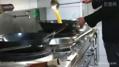 4K实拍厨房厨师炒菜场景
